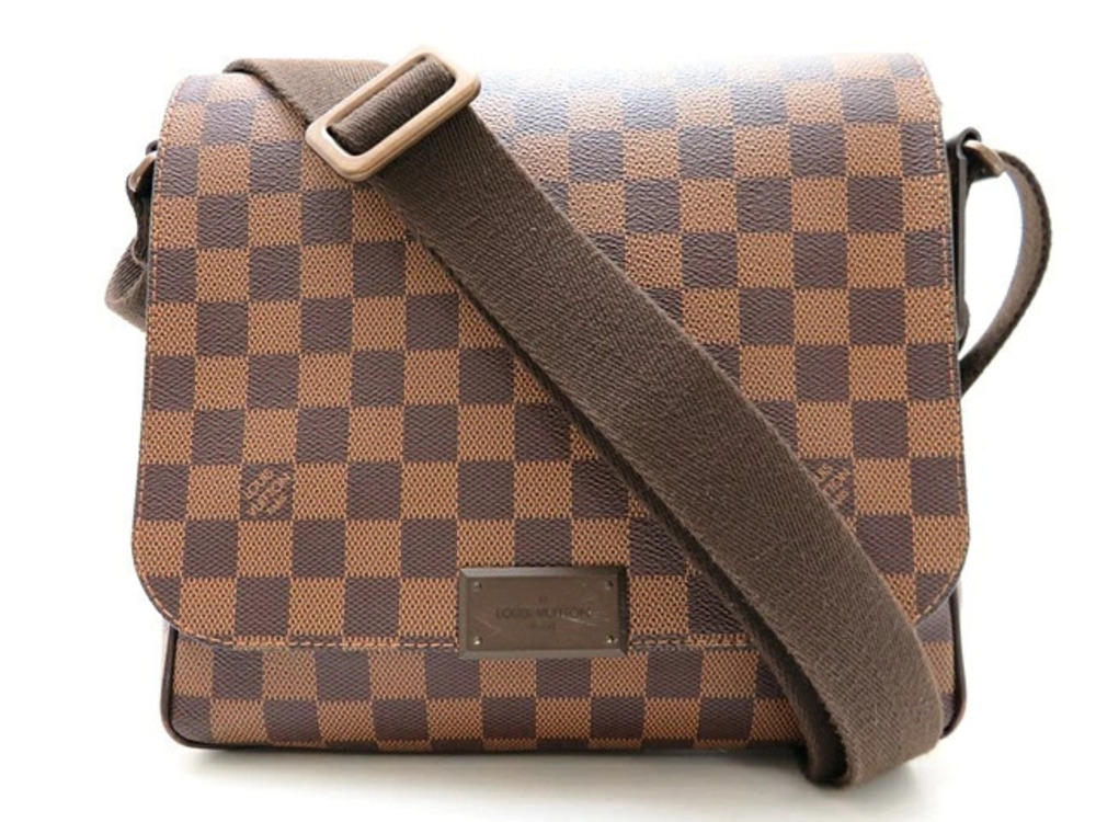 LOUIS VUITTON District Shoulder Bag Damier